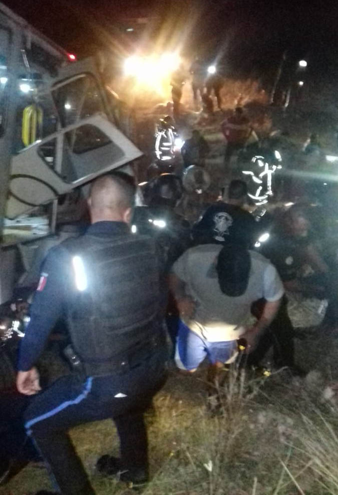 Autobús de pasajeros cae a barranco y mueren ocho, en León - accidente-de-autobus-en-leon