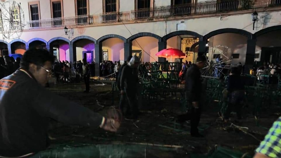 Castillo pirotécnico lesiona a cuatro en Zumpango