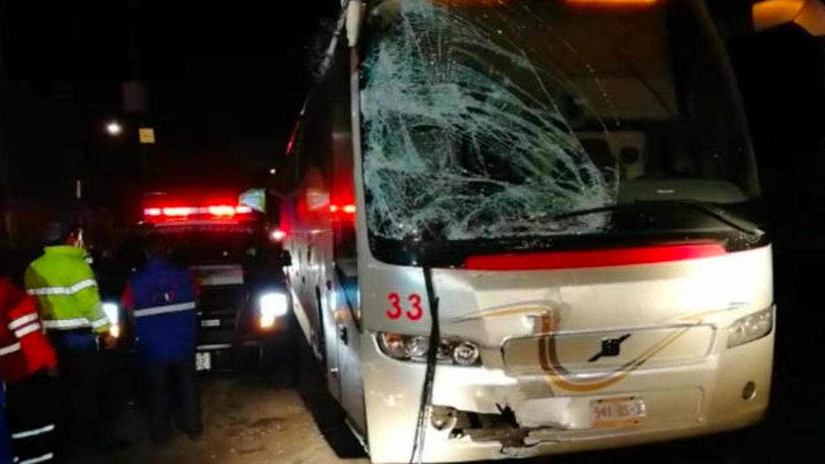 #Video Accidentes carreteros dejan 16 peregrinos heridos