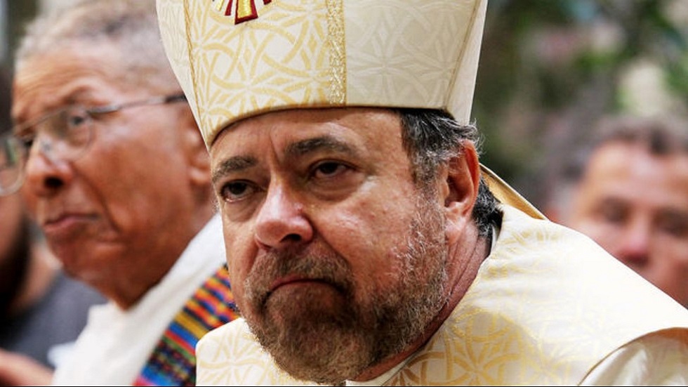 Obispo auxiliar de EE.UU. renuncia por “conducta indebida con un menor”