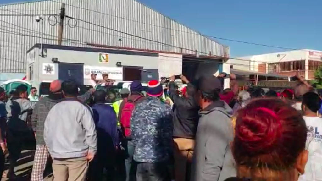 Tensión en albergue de migrantes en Tijuana por detención de mujer