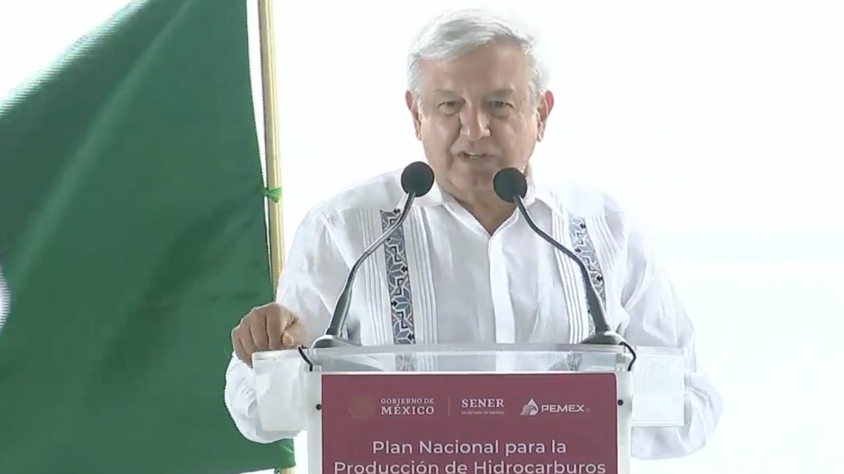 Producción petrolera superará los 2 millones de barriles diarios: AMLO