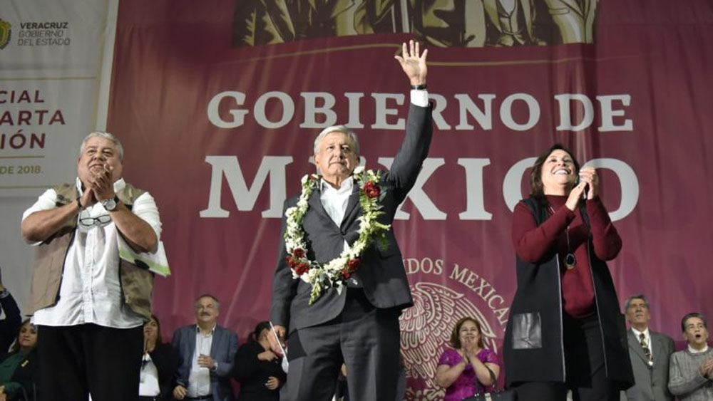 López Obrador fue invitado a entregar trofeo de campeón en la Liga MX López Obrador fue invitado a entregar trofeo de campeón en la Liga MX