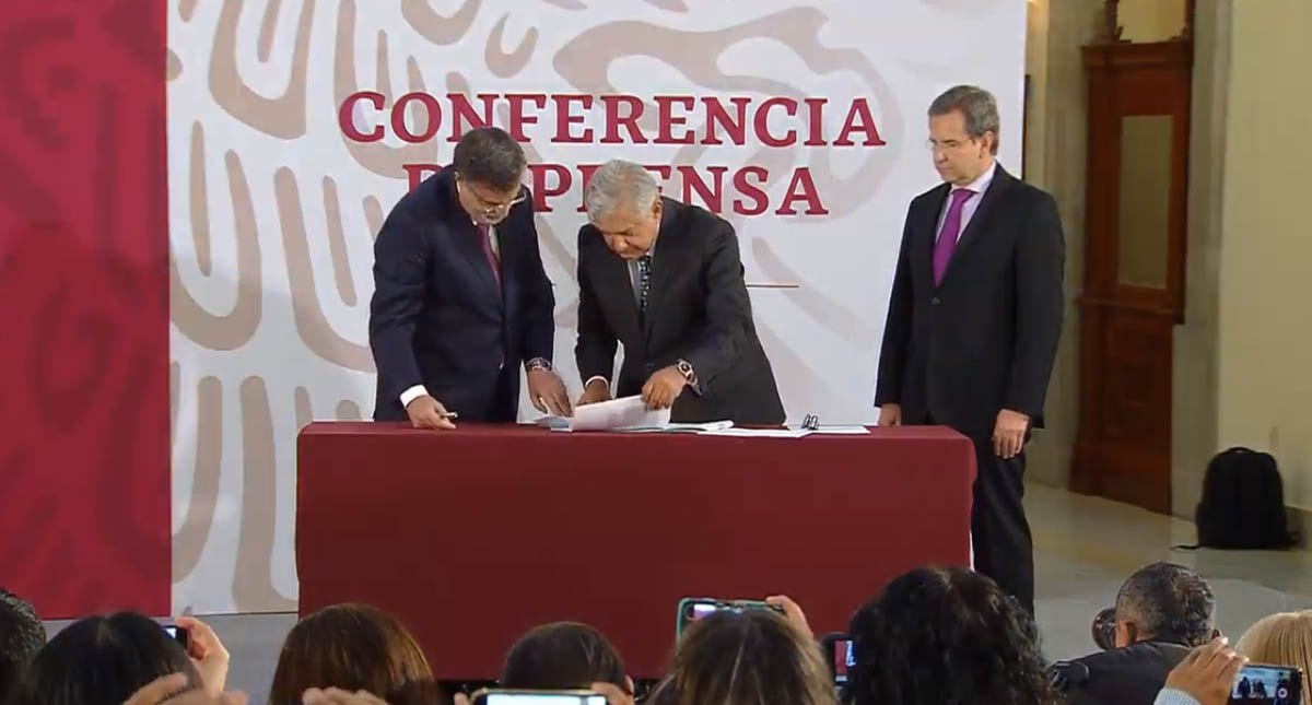 López Obrador firma iniciativa para derogar la Reforma Educativa - amlo-reforma-educativa
