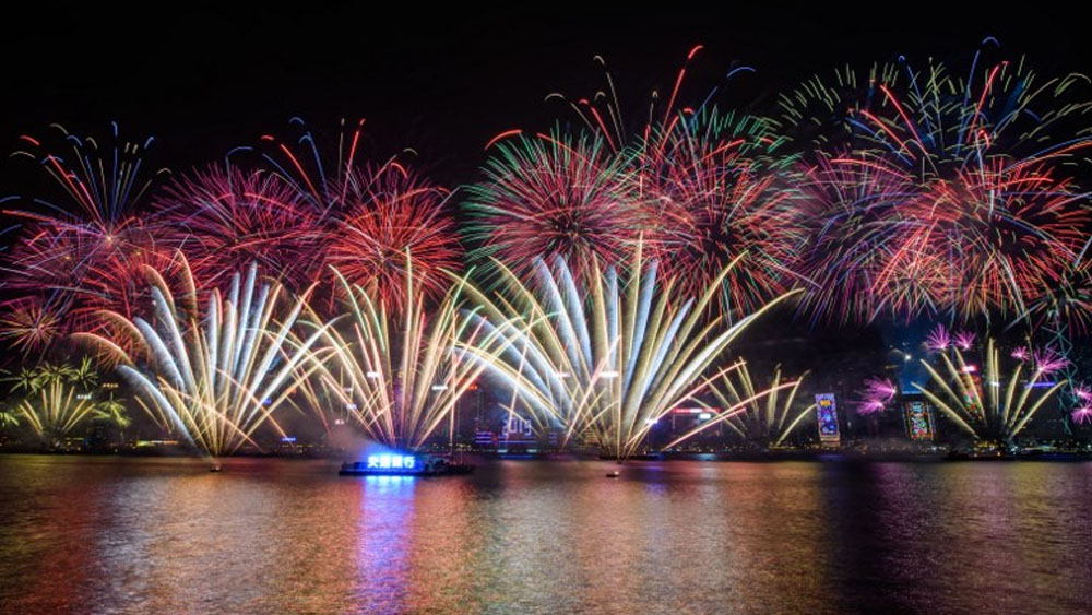 El mundo recibe 2019 con fuegos artificiales