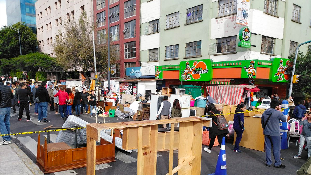 Bloquean Arcos de Belén 43 familias desalojadas de edificio