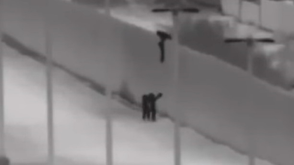 #Video Arrojan a niños desde muro fronterizo hacia Estados Unidos #Video Arrojan a niños desde muro fronterizo hacia Estados Unidos