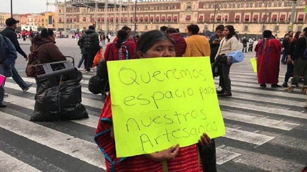 Sheinbaum promete mercado a comerciantes indígenas - artesana-triqui