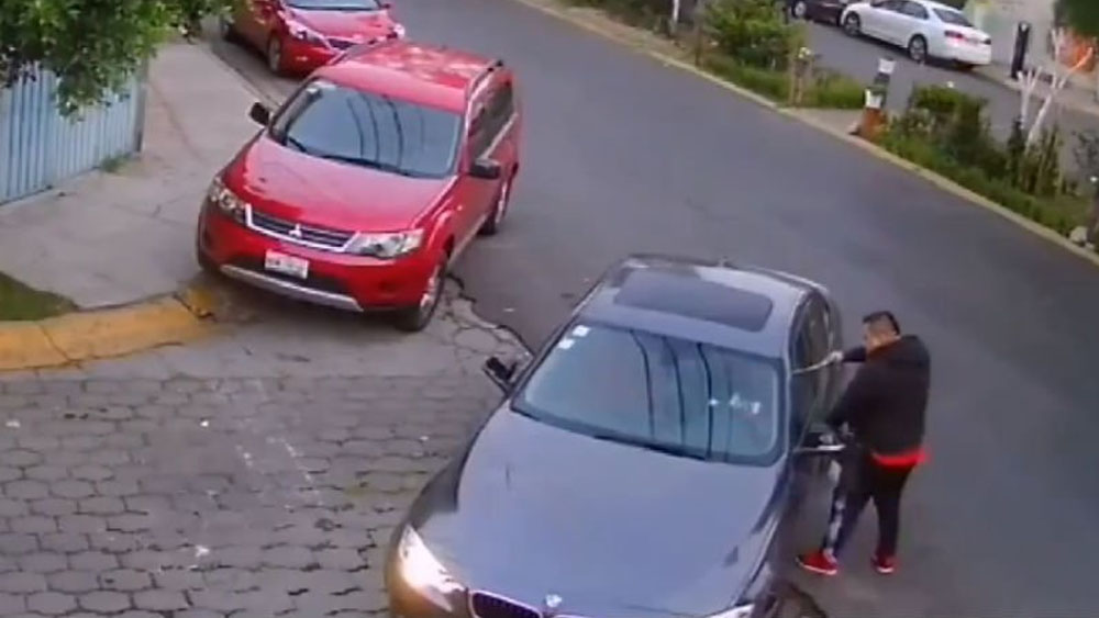 #Video Hombre intenta asaltar a dos automovilistas en menos de una hora