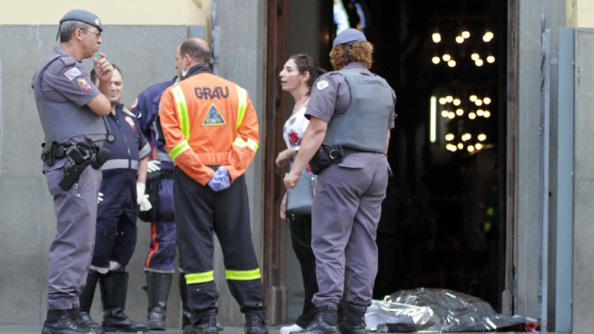 Hombre mata a cinco y se suicida en catedral de Brasil