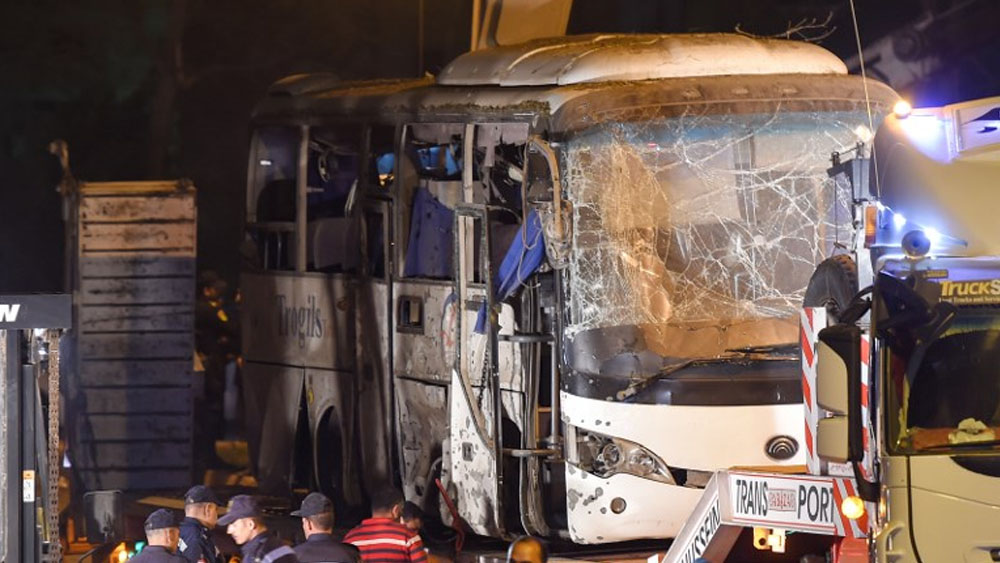 Policía de Egipto mata a 40 terroristas tras atentado contra turistas