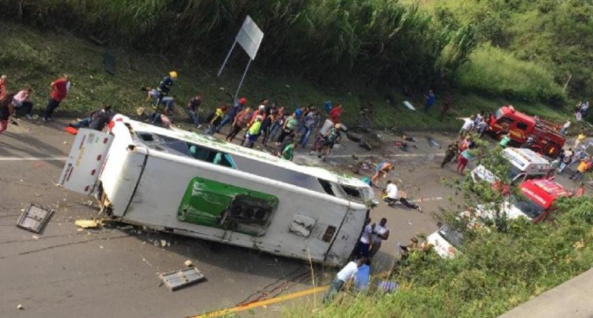 Accidente de autobús en Colombia deja nueve muertos Accidente de autobús en Colombia deja nueve muertos