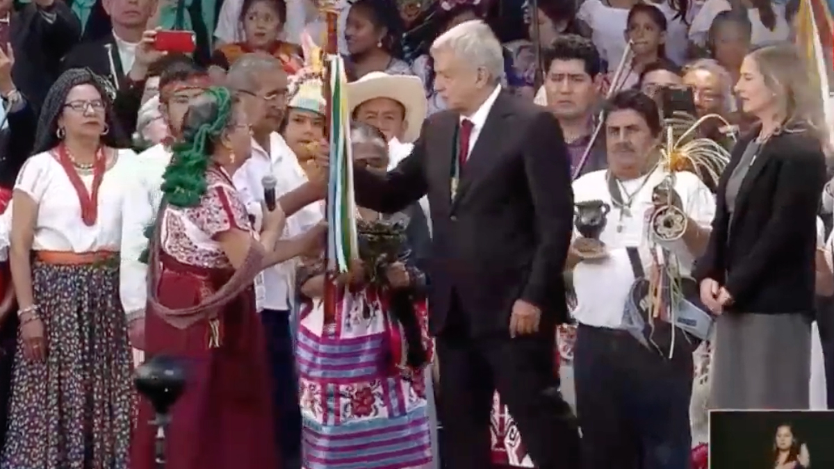 Entregan Bastón de Mando al presidente López Obrador Entregan Bastón de Mando al presidente López Obrador