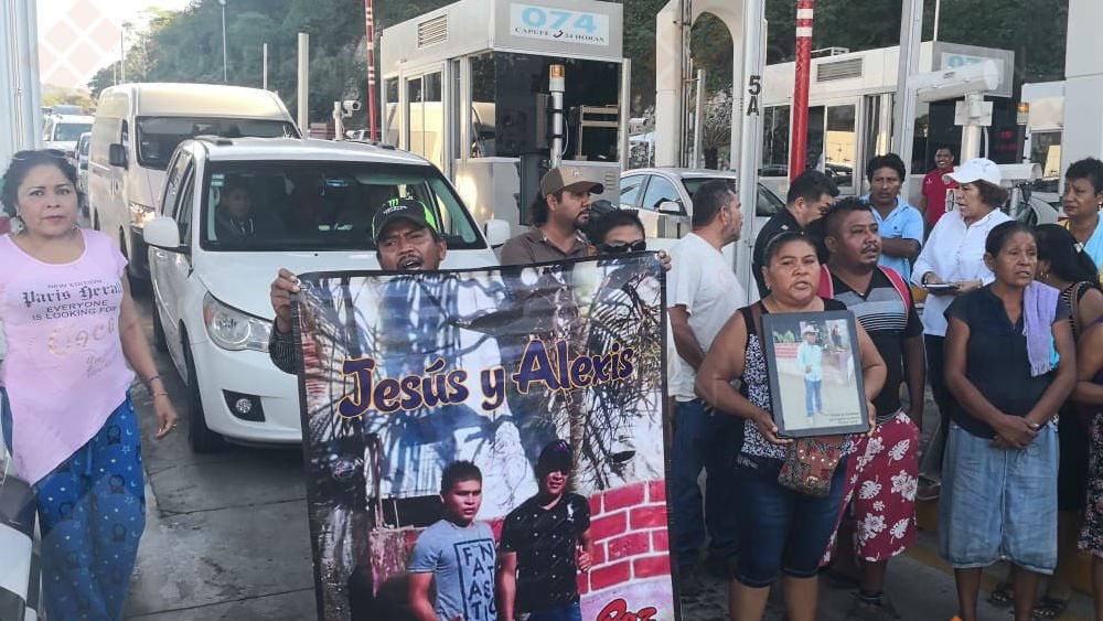 Manifestantes liberan caseta de la Autopista del Sol