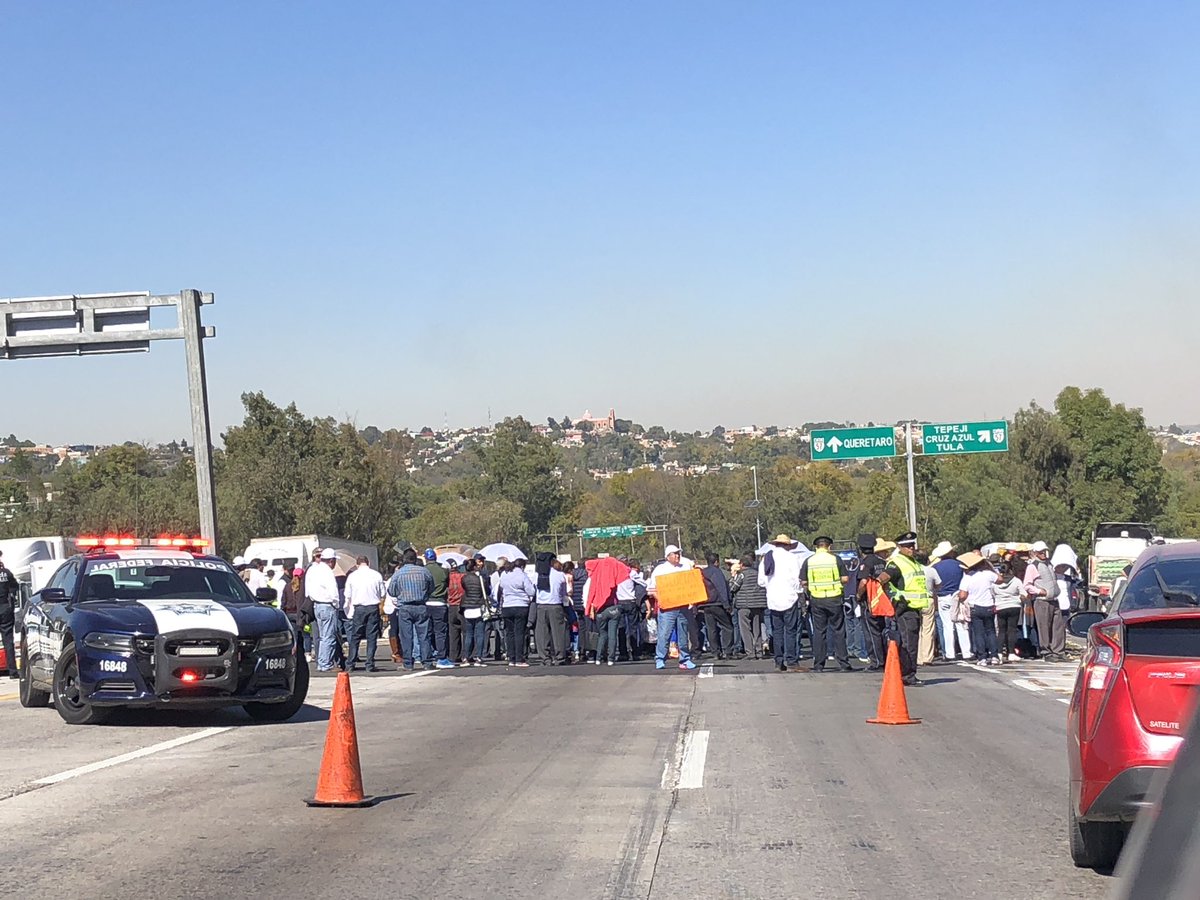 Liberan manifestantes autopista México-Querétaro - bloque-tepeji1