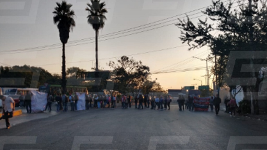 Reabren circulación en carreteras rumbo a Cuernavaca - bloqueo-de-trabajadores-de-la-uaem