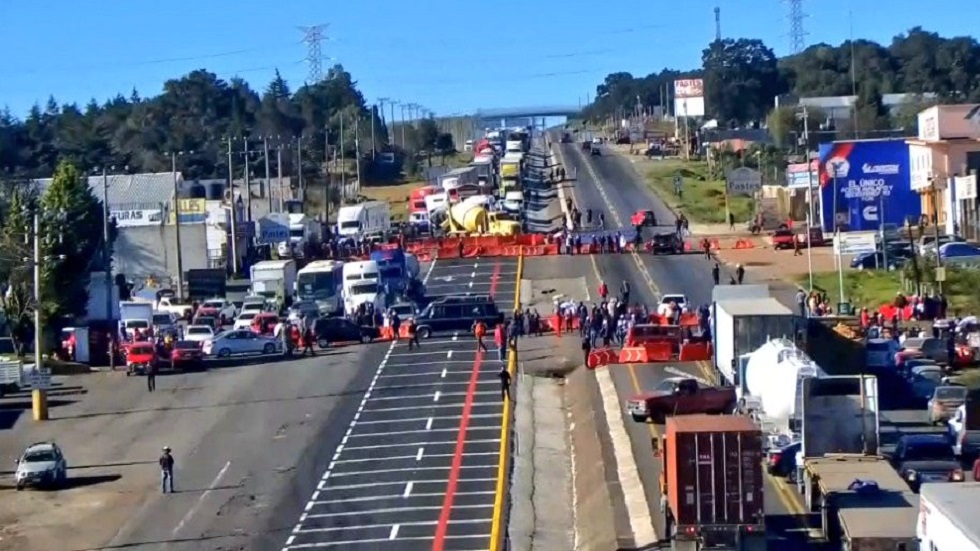 Ex profesores de Hidalgo bloquean 15 puntos carreteros - bloqueo-en-la-mexico-tuxpan