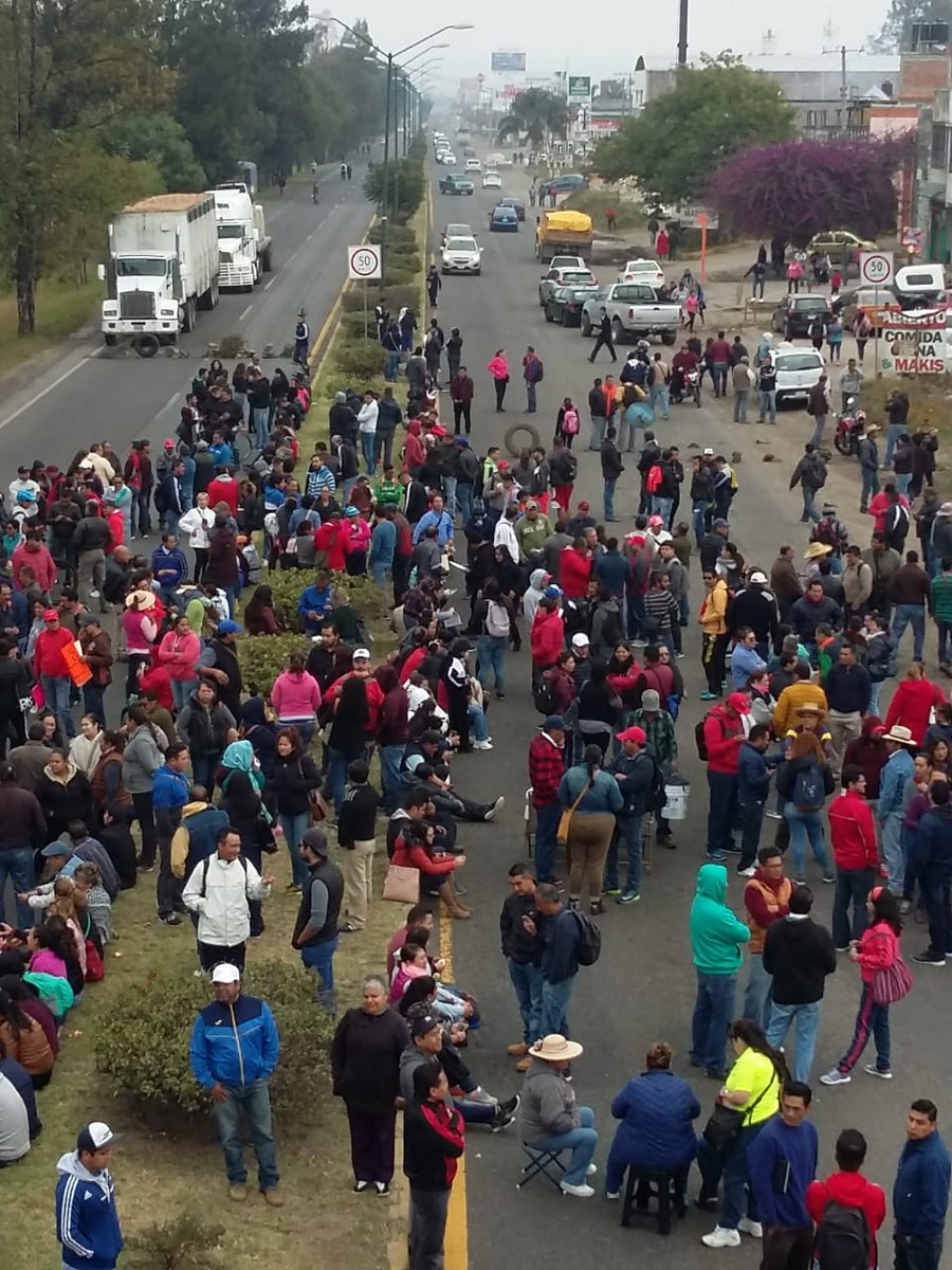 Cerradas el 10 por ciento de escuelas en Michoacán por paro magisterial - bloqueos-carreteros-en-michoacan-por-parte-de-la-cnte