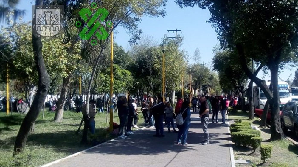 Bloquean calles aledañas a la Cámara de Diputados