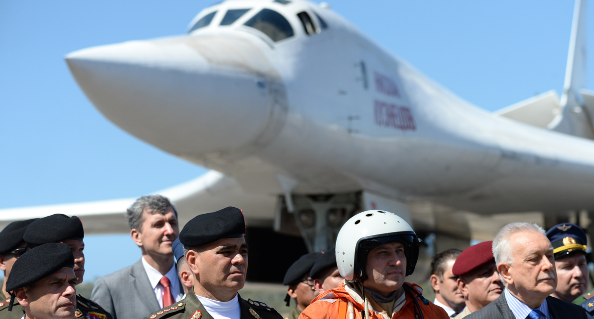 Rusia envía bombarderos a Venezuela para labores de defensa