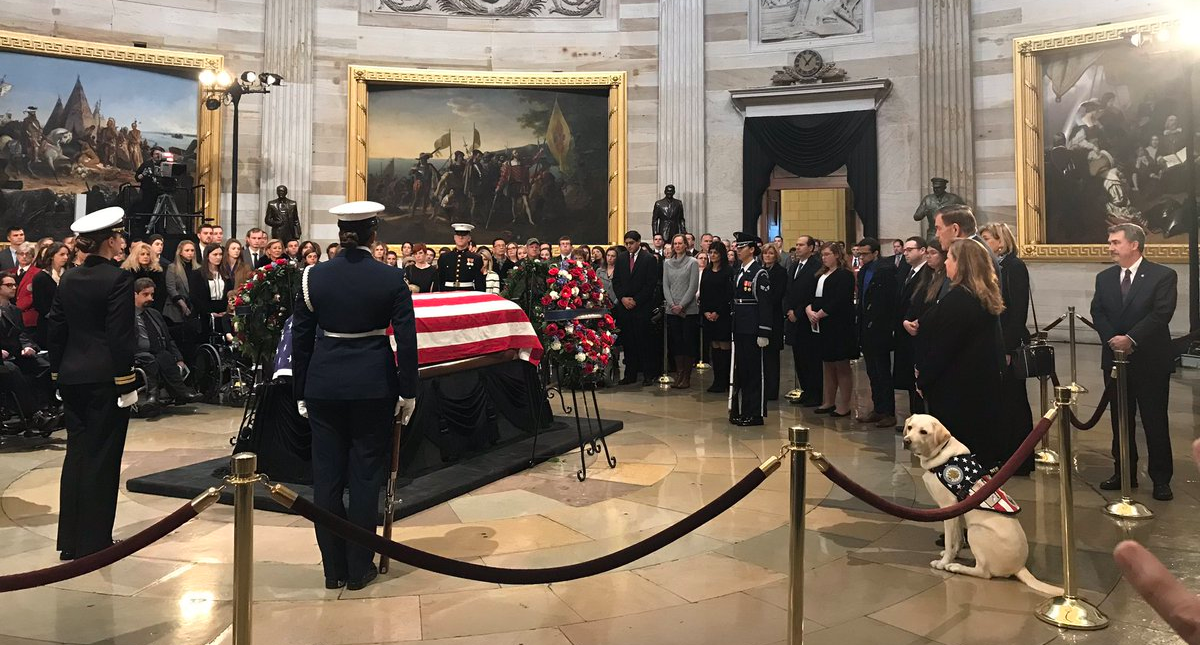 Washington presenta sus respetos a George H. W. Bush