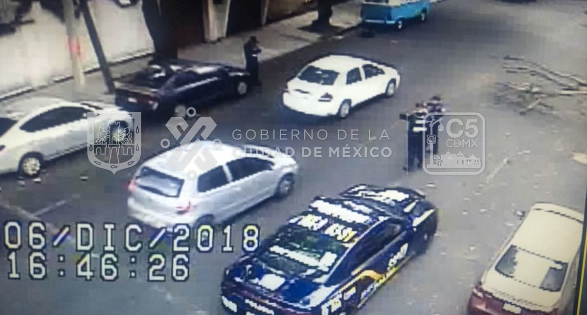 Caída de árbol provoca daños en la Benito Juárez