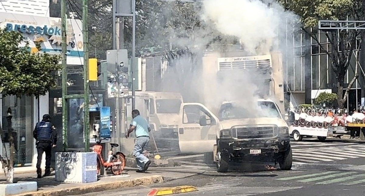 #Video Incendio consume camioneta en la colonia Roma