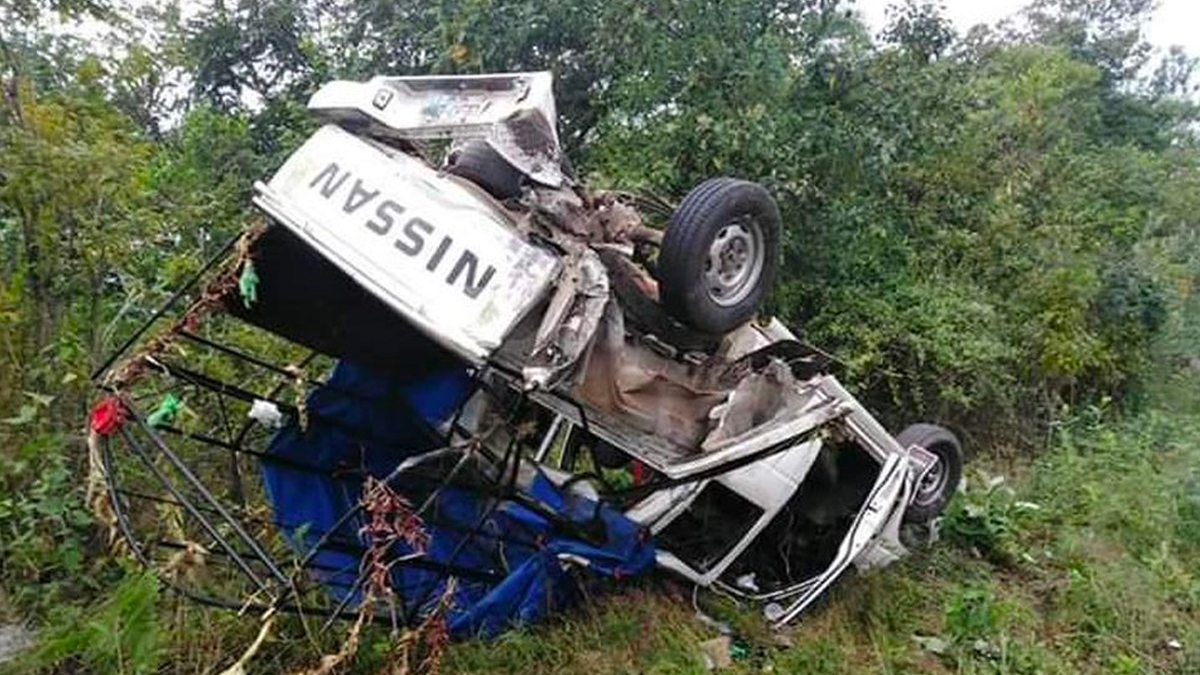 #Video Tráiler choca contra camioneta que transportaba peregrinos