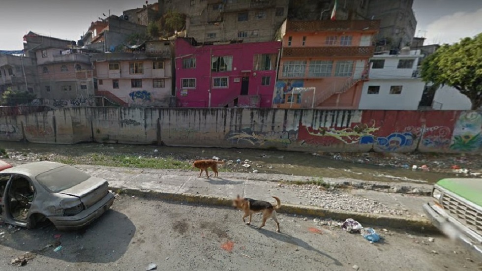 Vecinos hallan cadáver de mujer en canal de Naucalpan