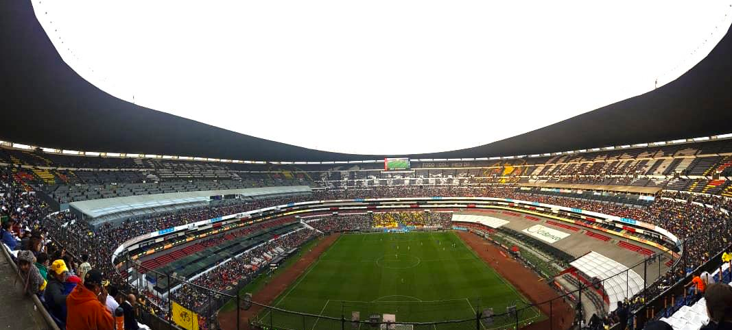 El Estadio Azteca, a nivel de cancha