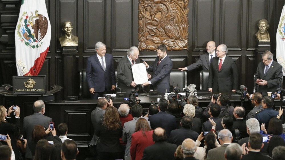 Entrega Senado a Carlos Payán la Medalla Belisario Domínguez Entrega Senado a Carlos Payán la Medalla Belisario Domínguez