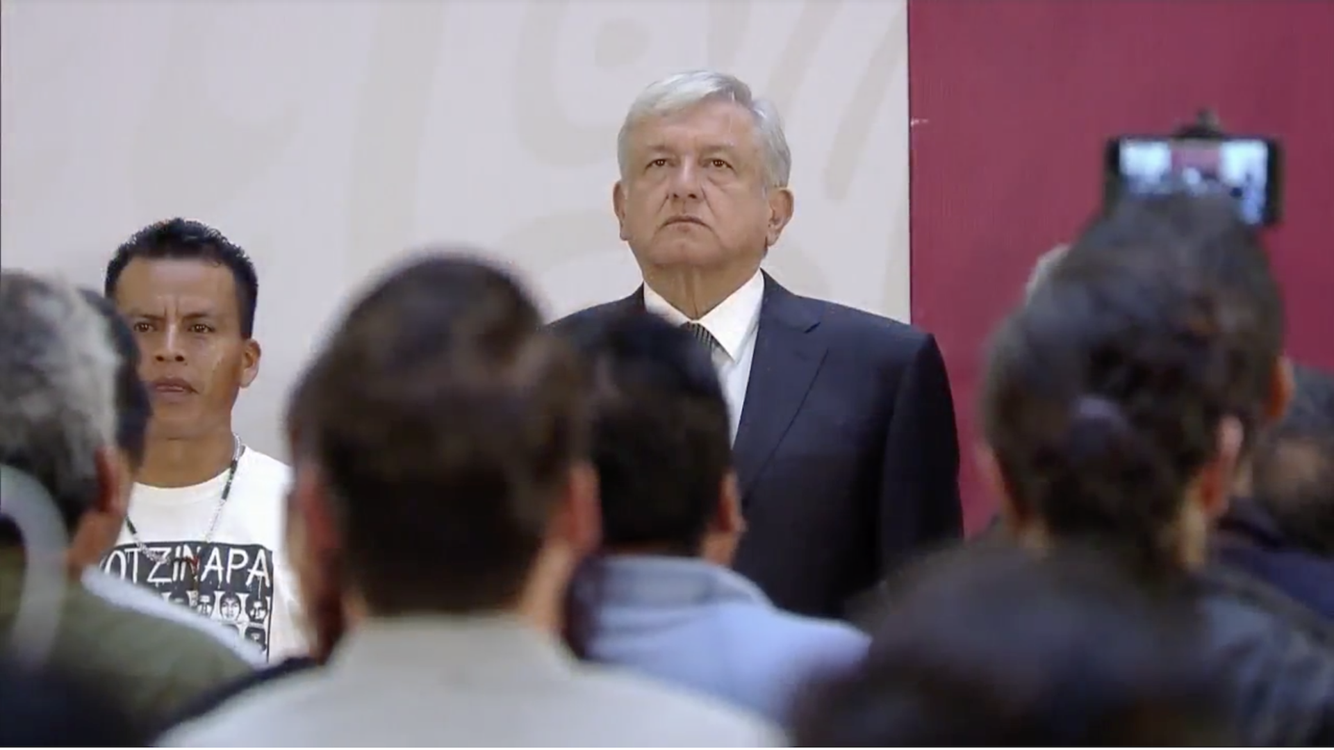 Firma López Obrador decreto para instalar Comisión de la Verdad