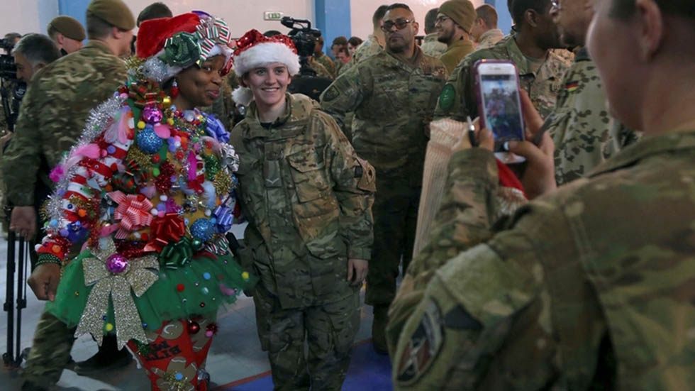 Así pasan la Navidad en todo el mundo - ceremonia-de-navidad-de-soldados-de-la-otan