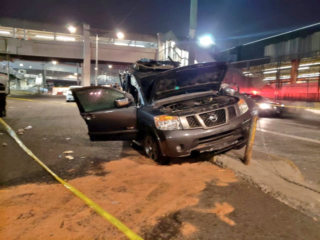 Muere joven al estrellar su camioneta frente al CETRAM Pantitlán - choque-joven-cetram-pantitlan