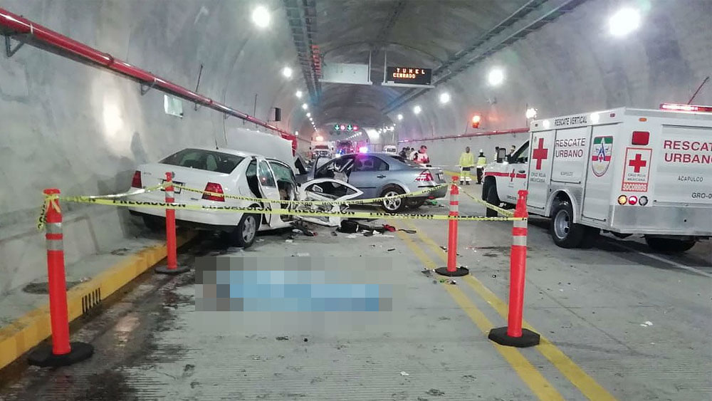 Choque deja una mujer muerta en Macrotunel de Acapulco