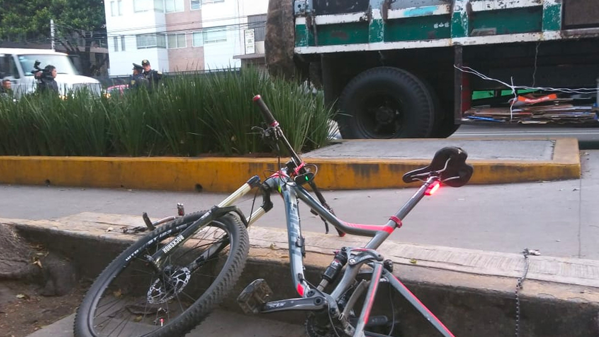 Buscan al conductor que mató a ciclista en Avenida Revolución