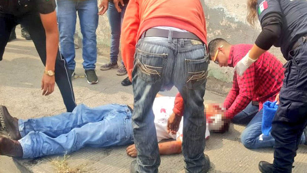 Vehículo cae de puente en Ecatepec - conductor-lesionado