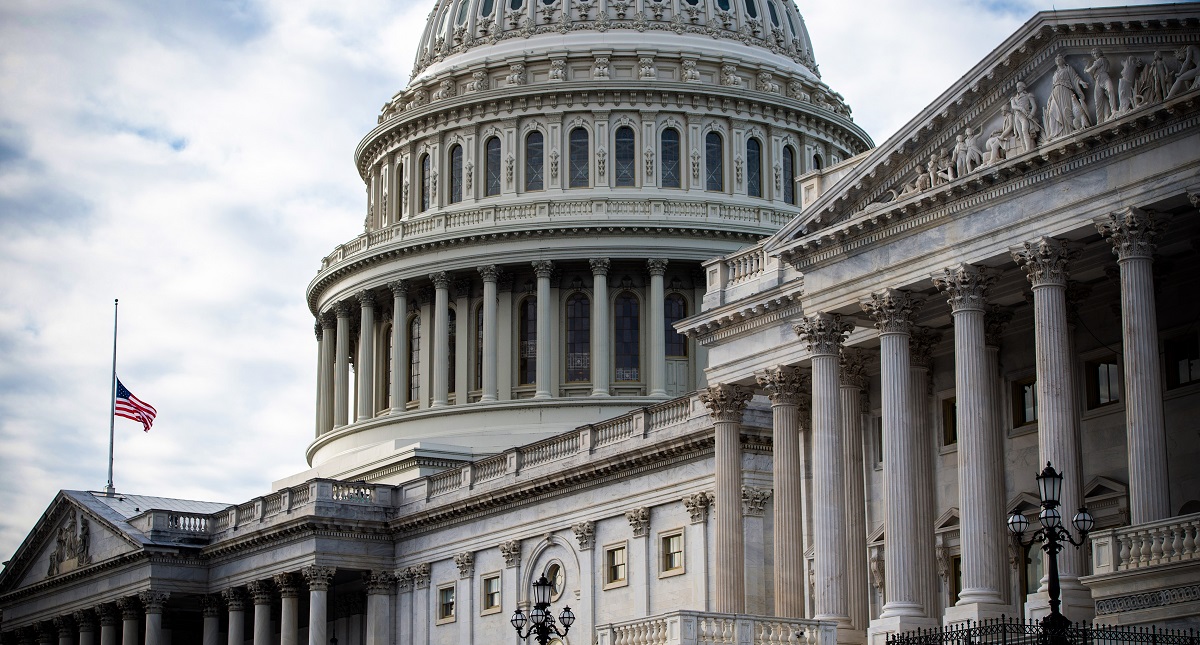Congreso de EE.UU. batalla en aprobar presupuesto por migrantes