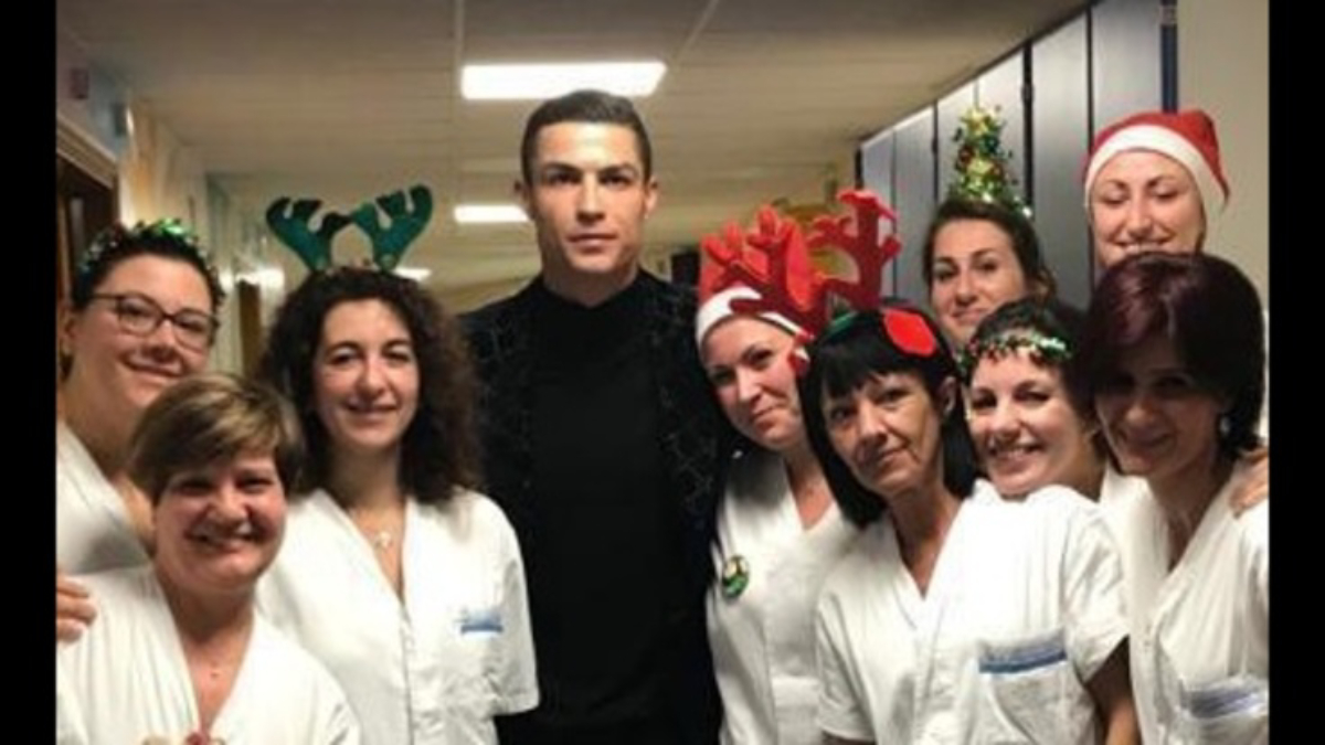 Cristiano Ronaldo visita a niños enfermos de cáncer en Turín