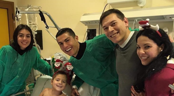 Cristiano Ronaldo visita a niños enfermos de cáncer en Turín - cristiano-ronaldo-ninos-hospital