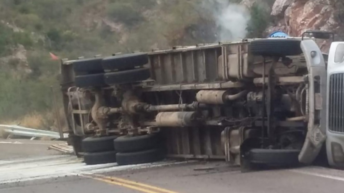 Suspenden clases en Sonora por volcadura de camioneta con ácido