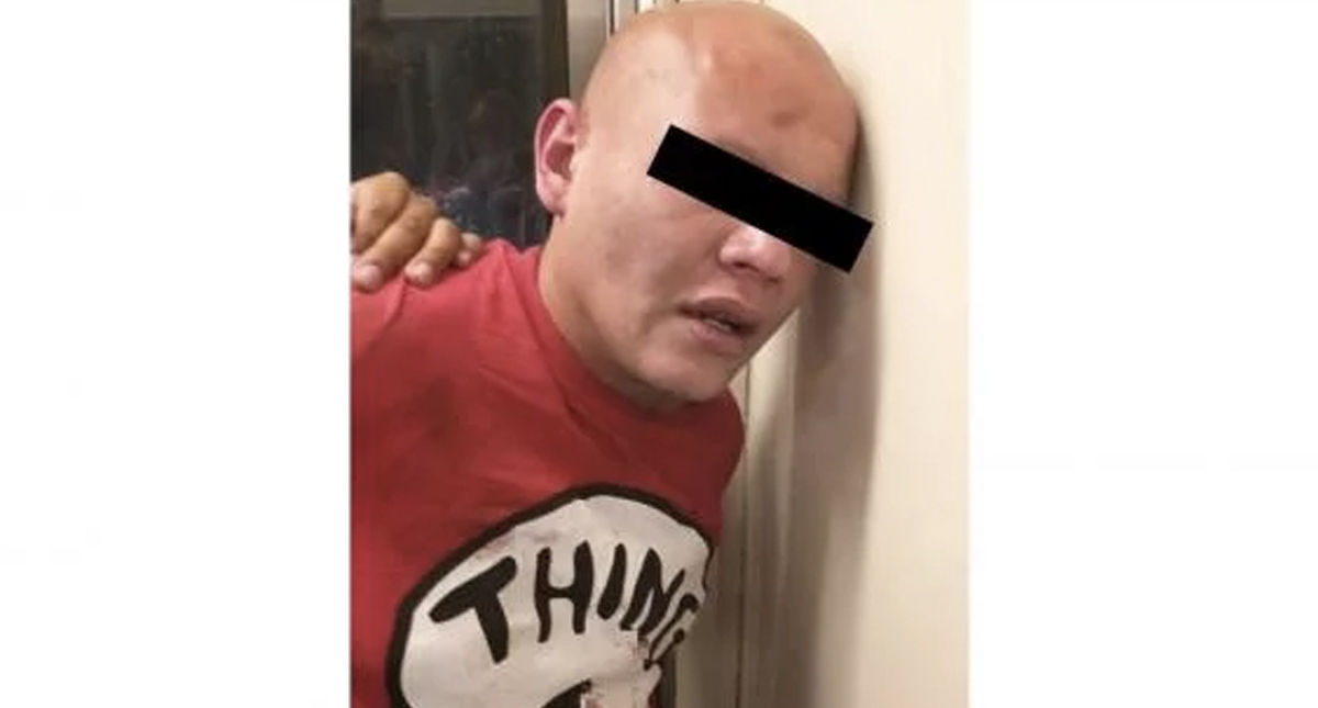Hombre agrede con roca a policías en Metro Tacuba