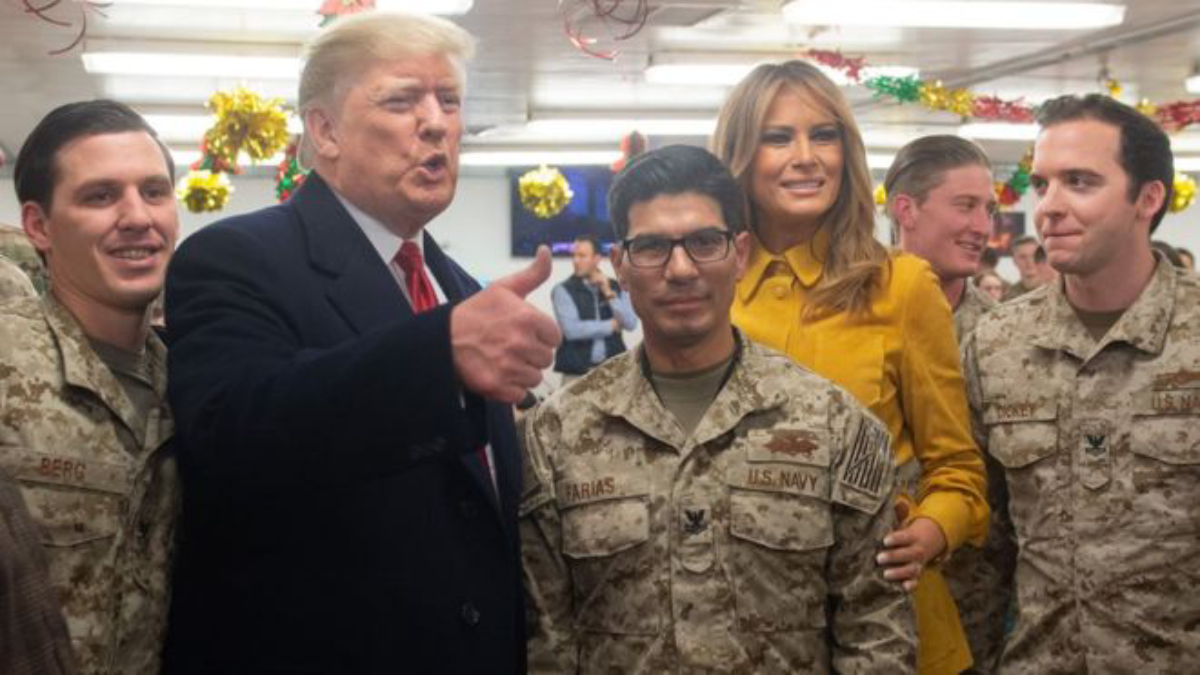 Donald Trump visita a los soldados en Irak