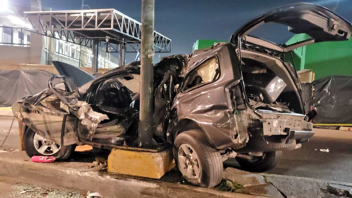 Muere joven al estrellar su camioneta frente al CETRAM Pantitlán