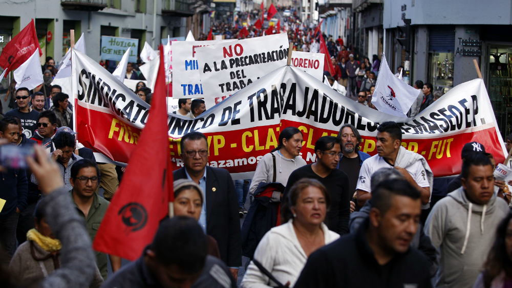 Protestan en Ecuador contra aumento en precio de los combustibles - ecuador-protestas-combustibles-2