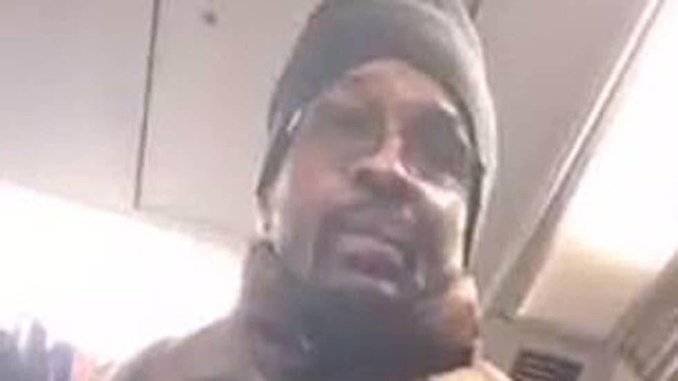 #Video Sujeto fractura columna a mujer al creer que es lesbiana