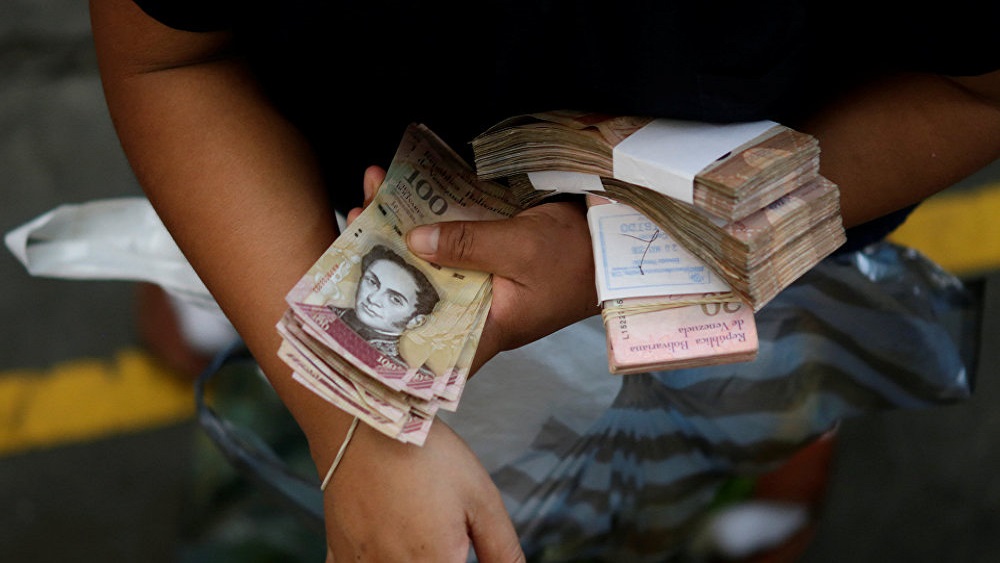 Inflación interanual en Venezuela subió más de 1.3 millones por ciento