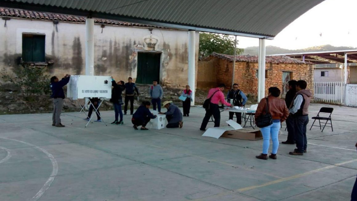 Realizan elecciones extraordinarias en Oaxaca