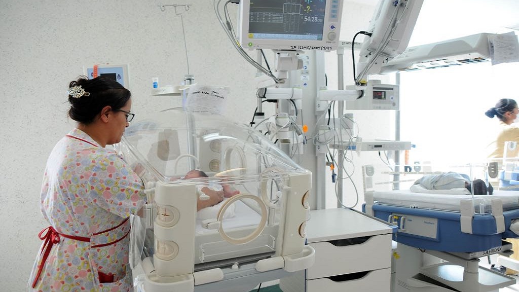 Investigan a enfermeras por cambiar bebés en Naucalpan