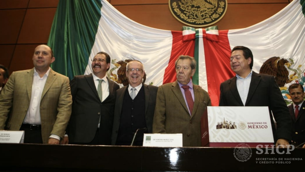 Entregan Paquete Económico 2019 a la Cámara de Diputados